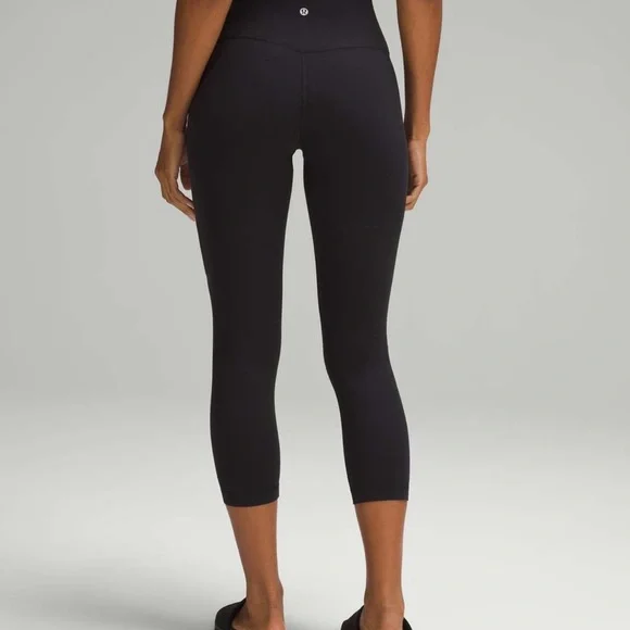 Lululemon Align High Rise Crop 23″ Leggings – Black / Nulu Fabric / Women’s - Picture 2 of 8